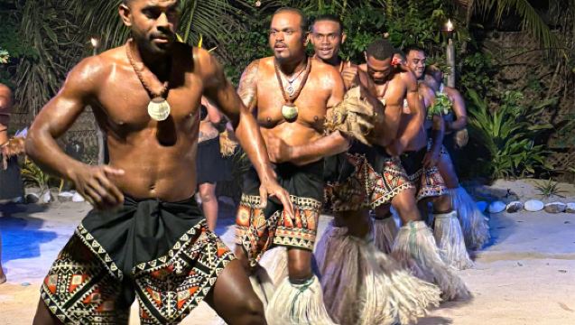 ทัวร์ 1 วันเกาะโรบินสัน ฟิจิ พร้อมทัวร์กลางคืน ชมการแสดงวัฒนธรรมพื้นเมืองและการเต้นไฟ อาหารเลิศรส LOVO รวมบริการรับส่งจากโรงแรม