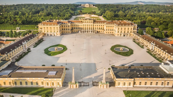 Chinese private charter tour - Schönbrunn Palace + Belvedere Palace + Hofburg Palace + Golden Hall + St. Stephen's Cathedral