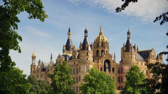 Schwerin Audio Tour: Echoes of Castles, Cathedrals & Cobblestones