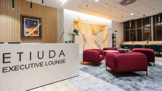 WAW Warsaw Chopin Airport | Waiting and rest area | Transit relaxation | With catering and office space | Available for immediate use