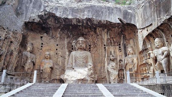 Berangkat dari Zhengzhou: Wisata Sehari Kawasan Pemandangan Shaolin Gunung Song dan Gua Longmen (Pohon Cypress Hijau Gunung Song, Sungai Yi di Longmen)