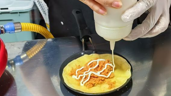 Private Chengdu Panda Base and Foodie Tour