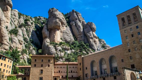 Montserrat: Viaje organizado en grupo reducido desde Barcelona con cata de vinos ecológicos