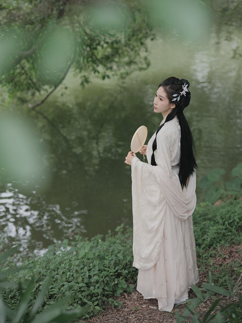 Fangchenggang Trip Moments[Fahrer, Reiseleiter und Trip Moments-Fotograf + Make-up & Outfits + maßgeschneiderte Reiserouten + Drohnen-Kurzfilm + alle Originalfotos inklusive + keine Personenbeschränkung]