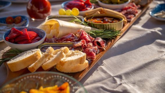 Barcelona: 2-Hr Small-Group Sailing Tour + Tapas