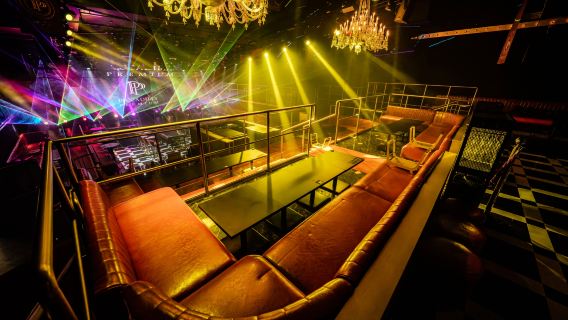 PICCADILLY PREMIUM | PERTUNJUKAN LANGSUNG & KURSI VIP KLUB