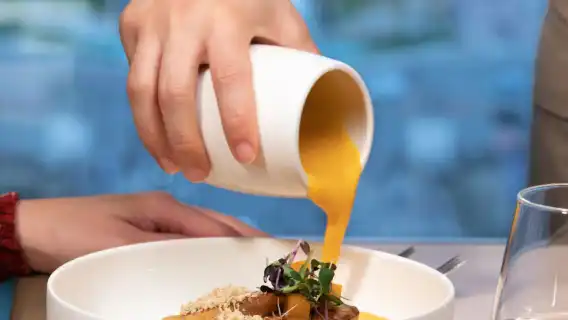 エッフェル塔マダム・ブラッスリー レストラン美食体験