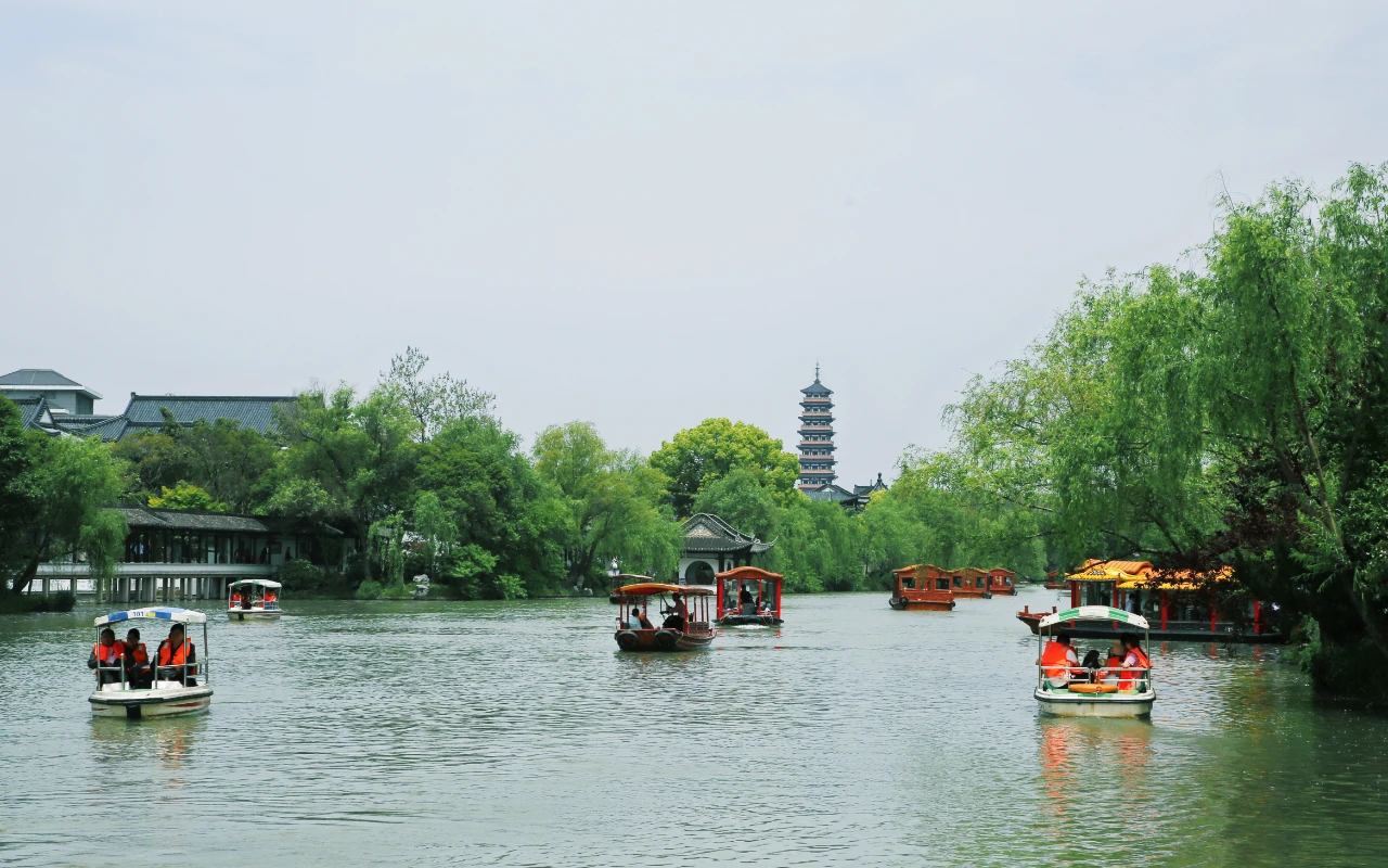 ไกด์นำเที่ยวหยางโจวที่ได้รับใบอนุญาตพร้อมล่าม (ทะเลสาบโซ่วซีหู/เป็นสวน/สวนเหอ/วัดดาเมียง/ถนนตงกวน/พิพิธภัณฑ์สุสานของกษัตริย์ฮันกวงหลิง/อนุสรณ์สถานแปดประหลาดหยางโจว และสถานที่ท่องเที่ยวอื่นๆ ที่คุณเลือกได้ตามใจชอบ)