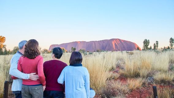 Yulara: Perjalanan Sehari Uluru Sunrise dan Kata Tjuta dengan Bus