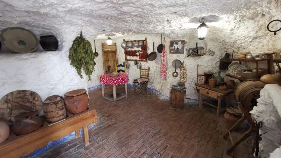 Granada: Tour Đi Bộ Albaicín, Sacromonte & Bảo Tàng Hang Động