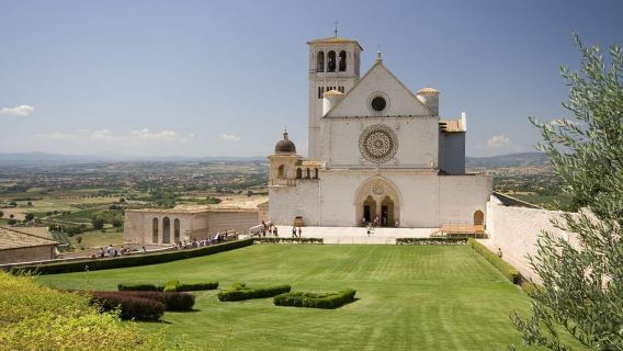 Assisi: City Highlights Private Tour with Local Guide