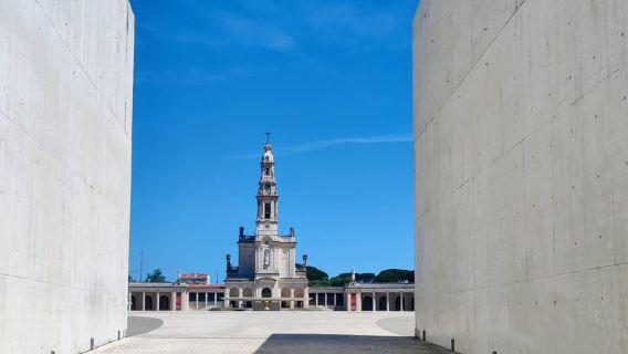 From Lisbon: Nazaré, Fátima, and Batalha Day Trip