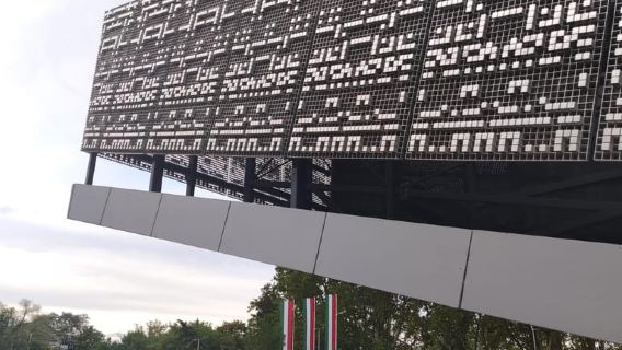 Spaziergang entlang der Champs-Élysées in Budapest
