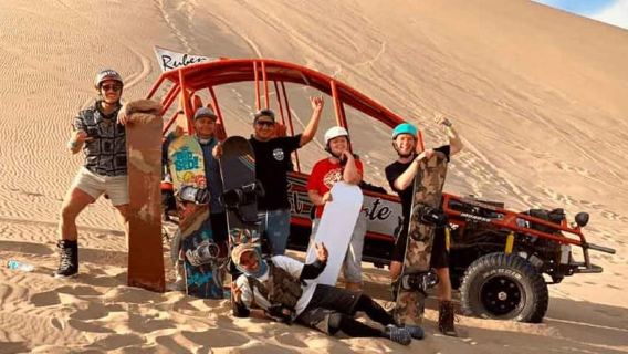 Da Huacachina: dune buggy al tramonto e sandboarding