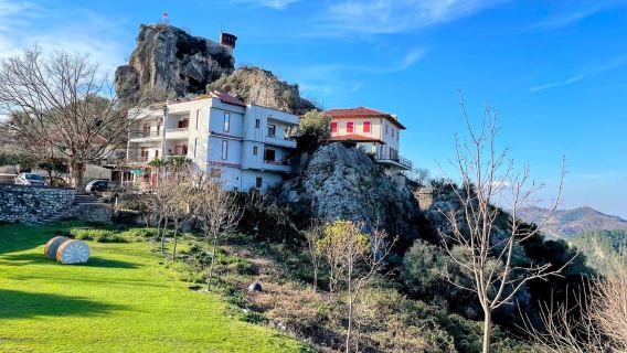 Escursione di un giorno al castello di Petrela e avventura in teleferica in Albania