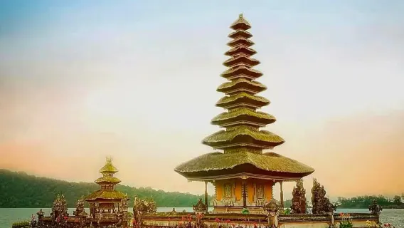 Đi bộ đường dài Hồ đôi phía Bắc Bali kèm tour đền và thác nước