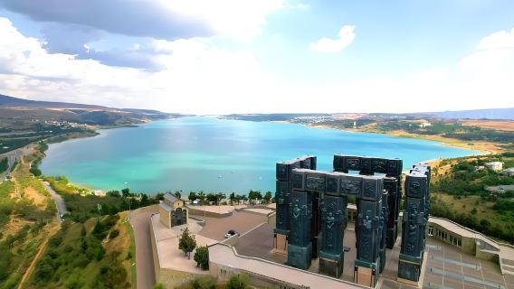 Núi Thánh Kiếm + Đài tưởng niệm Lịch sử Georgia + Nhà thờ Svetitskhoveli + tour 1 ngày Biển Tbilisi