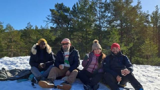 Oslo: Winter Wonderland Forest Hike and Campfire with a Dog