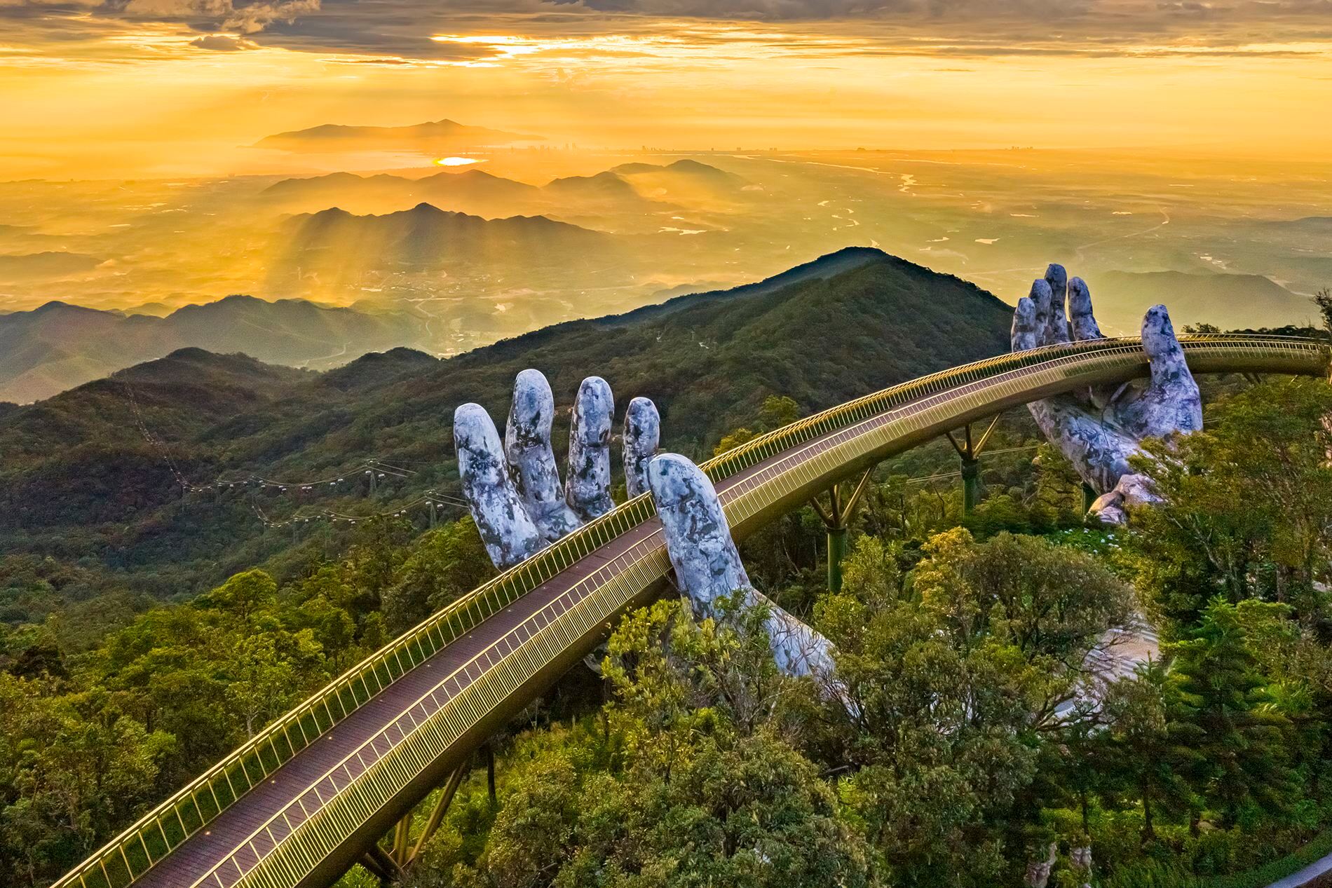 Ba Na Hills - Golden Bridge and French Village Day Tour