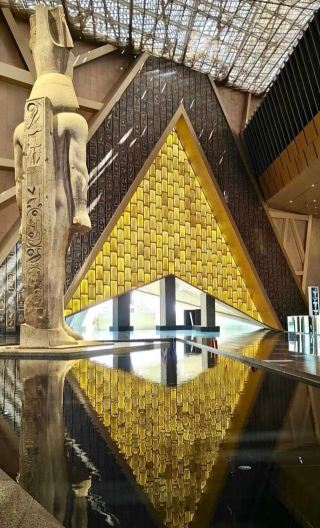 エジプト・ピラミッド群＋新博物館/旧博物館選択可＋専用車送迎