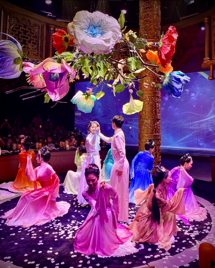 【宴外宴·《紅樓遺夢》餐秀】北京宴外宴沉浸式宮廷餐秀【可選古風妝造攝影服務&以餐為媒以演為魂跨越時空】