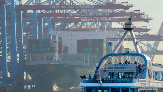 Geführte Tour und Hafenrundfahrt durch Elphi Plaza