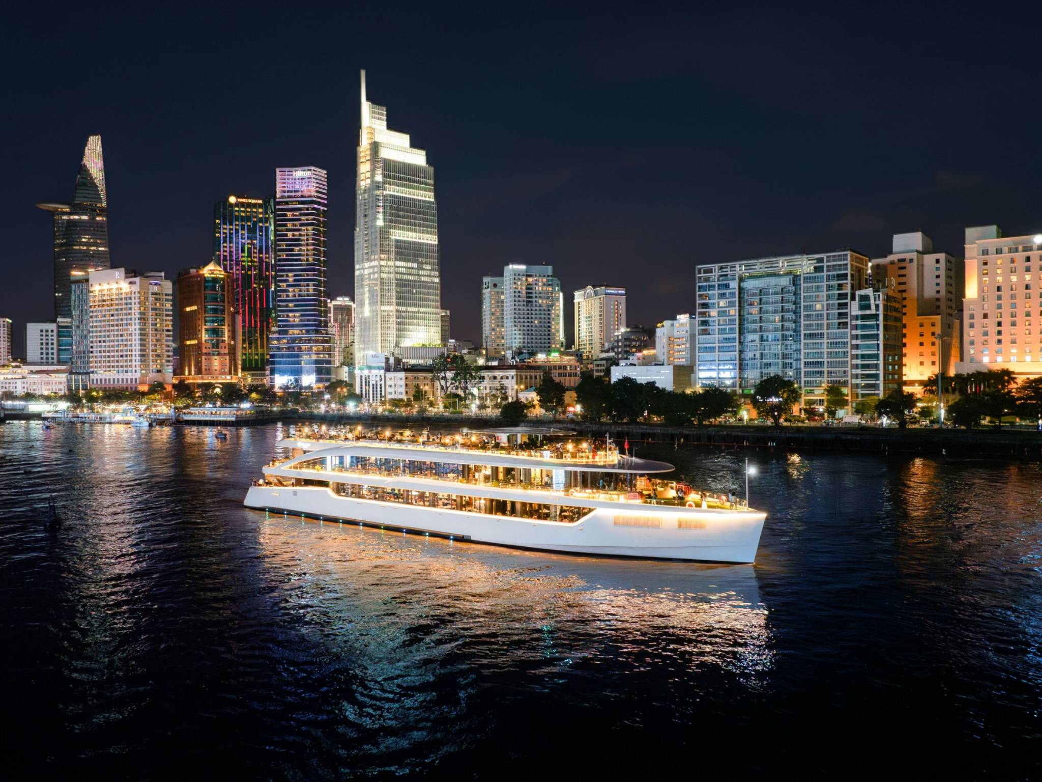 베트남 호찌민시 엘리트 오브 사이공 유람선 디너 체험 – 맛있는 요리와 사이곤 전경을 즐기세요