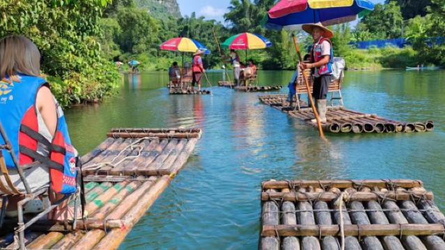 Guilins Seele: Bambusfloßfahrt auf dem Li-Fluss & Landschaften in Yangshuo