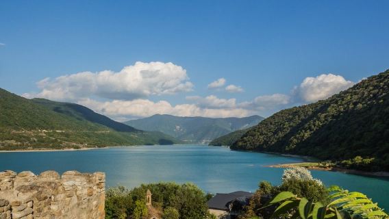 ジョージア アナヌリ+ゲルゲティ・ツミンダ・サメバ教会 ワンデーツアー 貸切チャーター