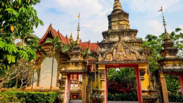 Manting Imperial Garden+Dai Garden Group Day Tour: Savor Xishuangbanna's Cultural Tapestry