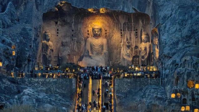 Чжэнчжоу туда и обратно: однодневный тур к пещерам Лунмэнь и монастырю Шаолинь