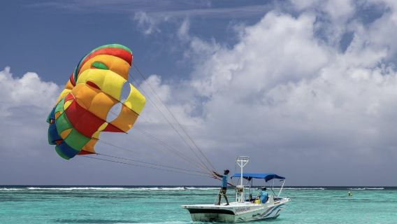 1-day tour in Mauritius - Île aux Cerfs catamaran cruise + 3 water activities