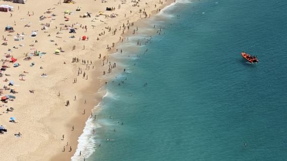 Portugal Lisbon Lawatan Sehari ke Nazaré, Óbidos dan Mafra Kumpulan Kecil Berbahasa Cina | Termasuk Pengangkutan