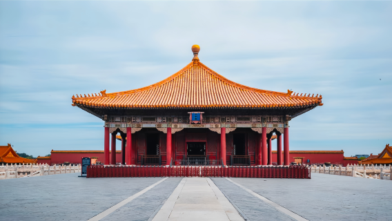 Beijing Chinese and English-speaking guide