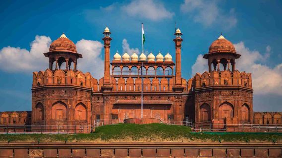Delhi Airport Layover Tour: Red Fort, India Gate & Rickshaw Ride