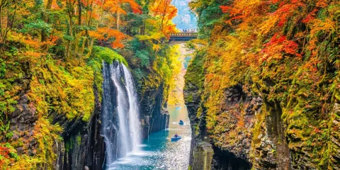 1人成團·九州人氣賞楓一日遊·阿蘇火山口·阿蘇山·草千里·高千穗峽遊船·可選遊船體驗·贈接駁車·福岡來回