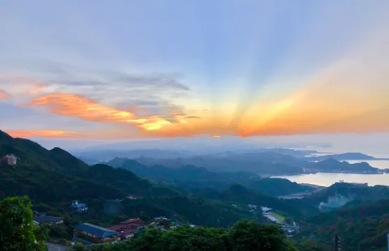 十分+平溪+九份老街+基隆廟口夜市包車遊【台北出發】