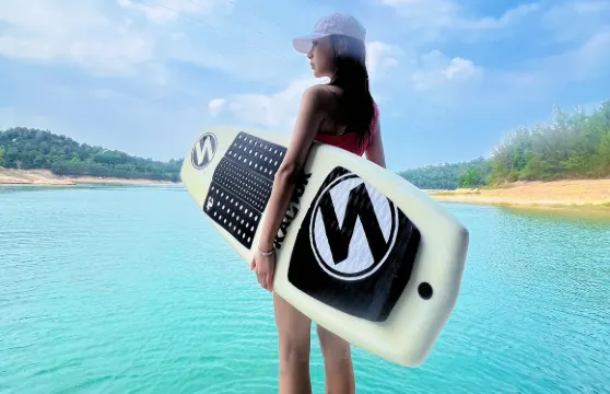 杭州淳安千島湖尾波衝浪包船體驗 上海蘇州衢州杭州建德進口造浪艇包船出海尾波衝浪教學包船尾波衝浪旅遊