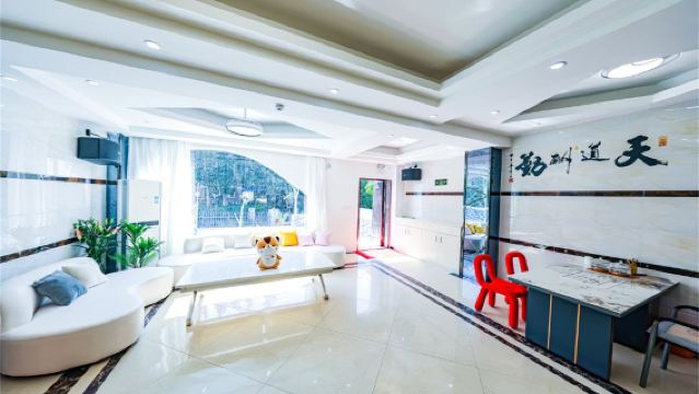 廣州碧水新村向日葵歡樂別墅·過夜露營【從化生態設計小鎮營地鴨洞河流溪河可燒烤唱K】