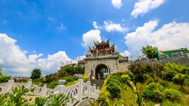 青岩古鎮+花溪夜郎谷包車一日遊（1單1團睡醒出發 經驗司導）
