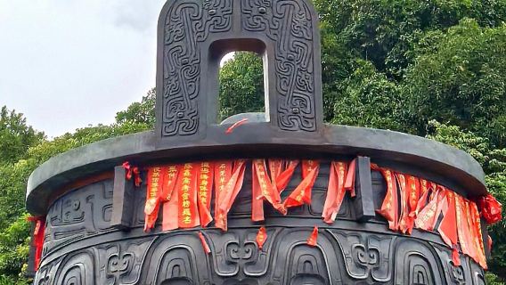 Zhaoqing Qixingyan + Xijiang Bridge + Ancient City Wall + Dinghushan one-day tour- English Service Available