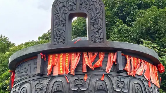 Perjalanan satu hari ke Zhaoqing: Tujuh Bintang Batu, Jembatan Sungai Barat, Tembok Kota Kuno, dan Gunung Dinghu - Layanan dalam bahasa Mandarin dan Inggris tersedia