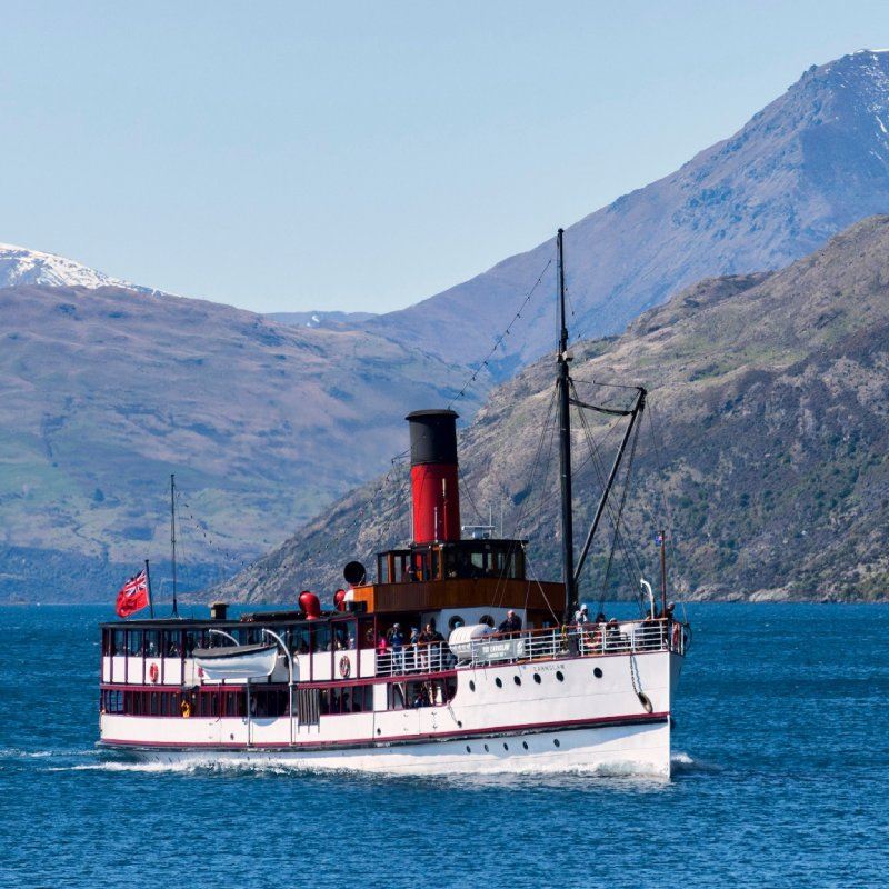 ทัวร์ 1 วัน ล่องเรือกลไฟโบราณทีเอสเอสเอิร์นสลอว์ ควีนส์ทาวน์ เยี่ยมชมฟาร์มวอลเตอร์พีค อาหารกลางวันและเย็น ขี่ม้า