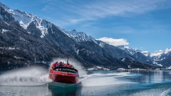Interlaken: Winterliche Jetboat-Fahrt auf dem Brienzersee
