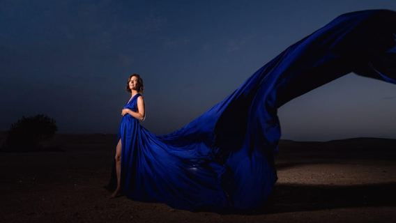 Marrakech: servizio fotografico in abito volante nel deserto di Agafay