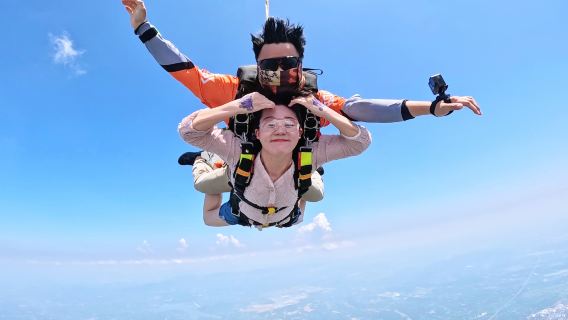 肇慶硯洲島航空運動旅遊營地一日遊【高空跳傘+空中酷拍攝】