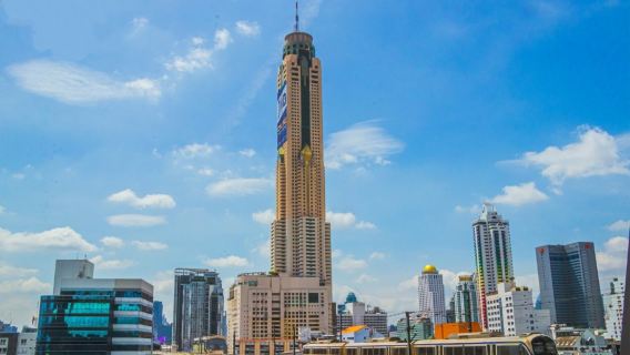 Buffet di Baiyoke Sky Hotel, Menara Pencakar Langit Rainbow di Bangkok, Thailand