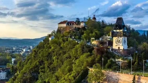 探索格拉茨：在繽紛民居與古老教堂間，讀懂奧地利的溫柔與厚重