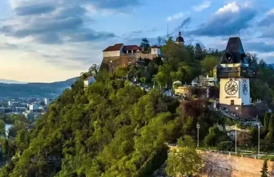 探索格拉茨：在彩色民居與古老教堂間，讀懂奧地利的溫柔與厚重