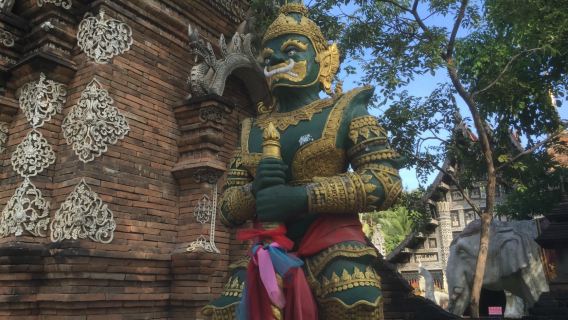 清邁Kerchor​ elephant​ eco​ park​+素貼山雙龍寺+塔佩門+瓦洛洛市場一日遊